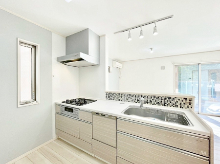 �L�b�`�� �J�E���^�[�z���ɂ��b�������Ȃ��疈���̂������������Ɗy����