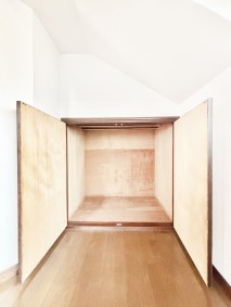 ���[ �����Ղ�̎��[�X�y�[�X�ŉ��K�ɕ�点����