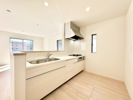 �L�b�`�� �u�₩�ȕ����ʂ蔲����L�b�`���B��������̂Ŗ��邭���C�ɂ��𗧂��܂��B�@