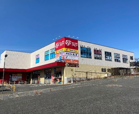 ӊ X[p[ 1600m sA q݂ȂݖX