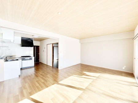 ���r���O ���Ƒ��̓��₩�Șb�����ŕ�܂�閾�邢���r���O