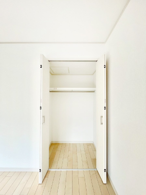 ���[ �m���̃N���[�[�b�g�B���s��������̂Ō���̈ߗނ�����������܂�܂��B