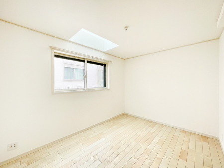 ���̑����� �g�b�v���C�g�t�̗m���B���R�̌���������āA�����̂قƂ�ǂ𖾂邭�߂����܂��B  