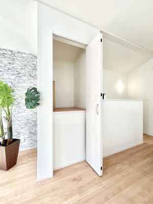 ���̑����� ���r���O���[�B�����Ɏ��[������ƕ����W�܂�LDK���X�b�L���Еt�������ł��ˁB  