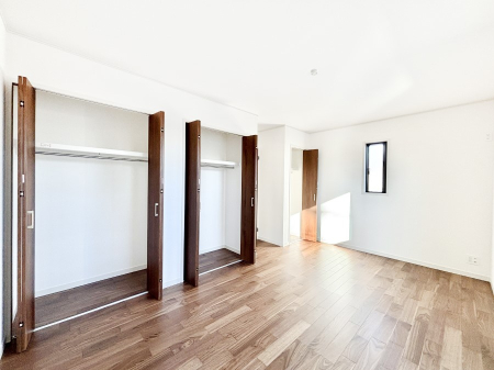 ���̑����� �i�`�������ȃt���[�����O�͂ǂ�ȃC���e���A�ɂ��}�b�`�B  