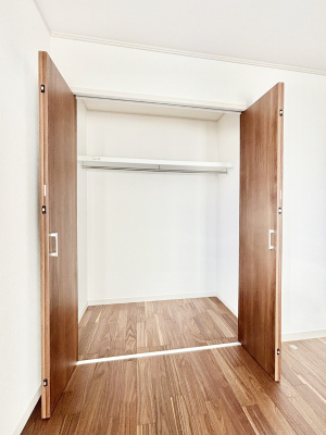 ���[ �m���̃N���[�[�b�g�B���s��������̂Ō���̈ߗނ�����������܂�܂��B