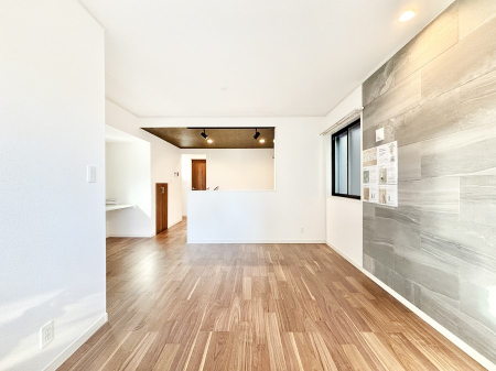 ���r���O ���Ƒ��̓��₩�Șb�����ŕ�܂�閾�邢���r���O  