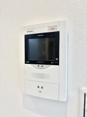 ���̑����� TV���j�^�[�t�C���^�[�t�H�����t���Ă��ăZ�L�����e�B�[��  