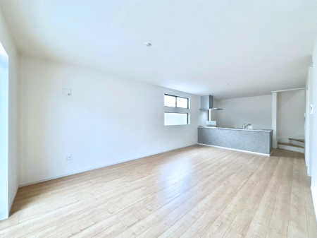 ���r���O ���Ƒ��̓��₩�Șb�����ŕ�܂�閾�邢���r���O�B   