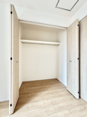 ���[ �m���̃N���[�[�b�g�B���s��������̂Ō���̈ߗނ�����������܂�܂��B