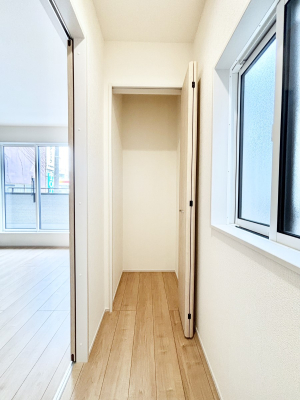 ���[ 2�K�L�����[�B���p�i�̃X�g�b�N�Ȃǂ����[�ł��܂��B