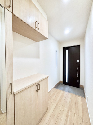 ���� �K���X�X���b�g�̓��������փh�A�������Ɍ���͂��Ă���܂�