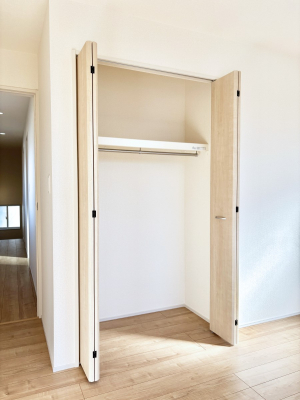 ���[ �m���̃N���[�[�b�g�B���s��������̂Ō���̈ߗނ�����������܂�܂��B