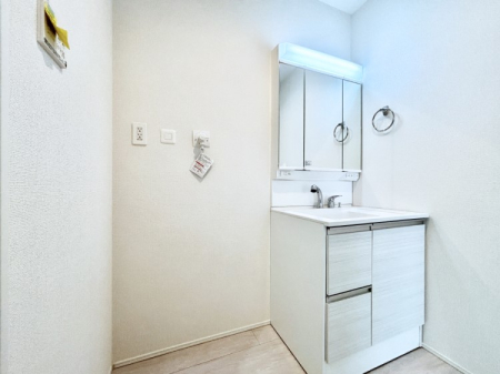 ���̑� ����������z���C�g�J���[����Ƃ��������h���[�X�y�[�X