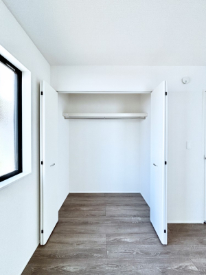 ���[ �m���̃N���[�[�b�g�B���s��������̂Ō���̈ߗނ�����������܂�܂��B