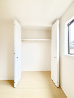 ���[ �m���̃N���[�[�b�g�B���s��������̂Ō���̈ߗނ�����������܂�܂��B