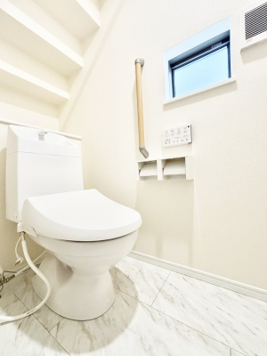 �g�C�� �g�C���͈��S�̂Q�ӏ��I���̃o�^�o�^������S�ł��B 