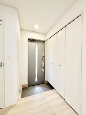 ���� �K���X�X���b�g�̓��������փh�A�������Ɍ���͂��Ă���܂��@