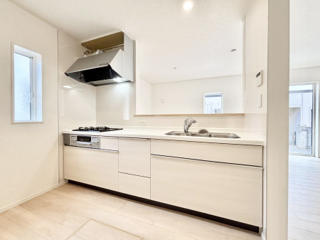 ���r���O ���邢�z���������A�����̕��͋C�ɖ�������郊�r���O�E�_�C�j���O�B   �@