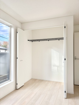 ���[ �m���̃N���[�[�b�g�B���s��������̂Ō���̈ߗނ�����������܂�܂��B�@