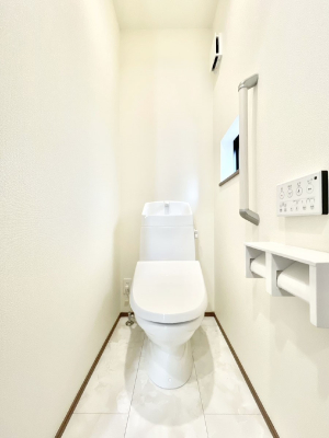 �g�C�� �g�C����1�K��2�K���ꂼ��ɔz�u����Ă��ĂƂĂ��֗��ł��B 