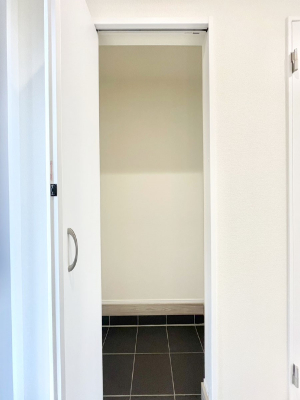 ���[ �V���[�Y�C���N���[�N�t���I�J���x�r�[�J�[���u���܂��B 