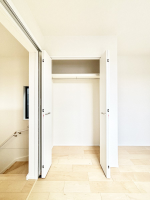 ���[ ��������ߗނ�ו��Ȃǂ̎��[�ɕ֗��ȃN���[�[�b�g�t���ł��B