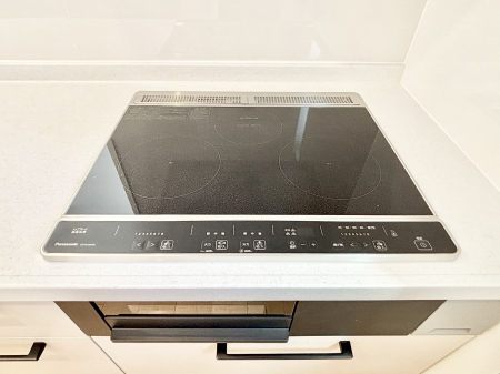 ���̑����� IH�N�b�L���O�q�[�^�[�͓V�̒����ʂ��t���b�g�Ȃ̂Œ�����̓T�b�ƈ�@�����邾���I