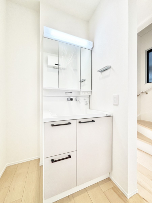 ���̑� ����������z���C�g�J���[����Ƃ��������h���[�X�y�[�X