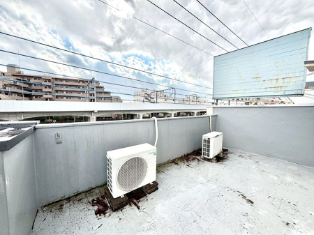 oRj[ XJCoRj[B߂ǂA傫Ȑ󕨂LĊ܂B