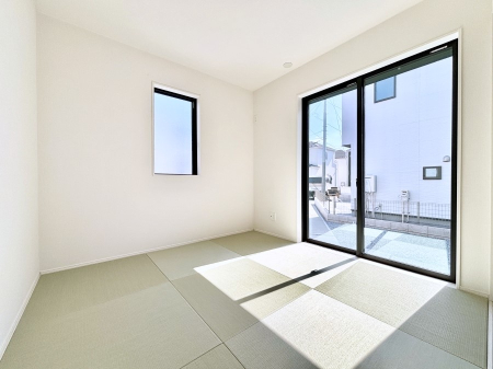 ���̑����� ���r���O�Ɨׂ荇���Ă���a���B�ق��ƈꑧ�ł���a�̋�Ԃ��Y�ꂸ�ɁB 