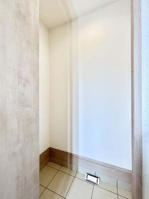 ���[ �V���[�Y�C���N���[�N�t���I�J���x�r�[�J�[���u���܂��B 