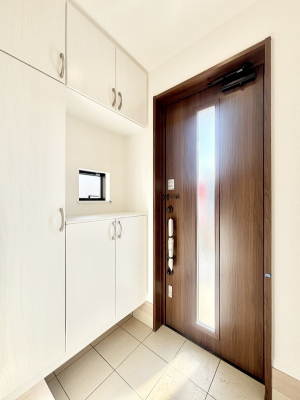 ���� �K���X�X���b�g�̓��������փh�A�������Ɍ���͂��Ă���܂�