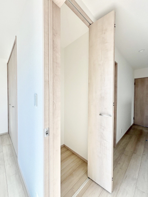 ���[ 2�K�L�����[�ɂ͑|���p�i����p�i�̃X�g�b�N�Ȃǂ����[�ł��܂��B