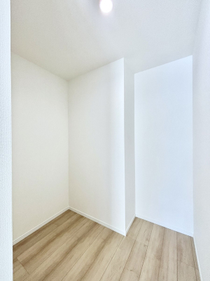 ���[ �L�b�`���ɂ̓p���g���[�I�H�ނ̃X�g�b�N�͂������A���p�i�̎��[�Ȃǎg�����͂��낢��I