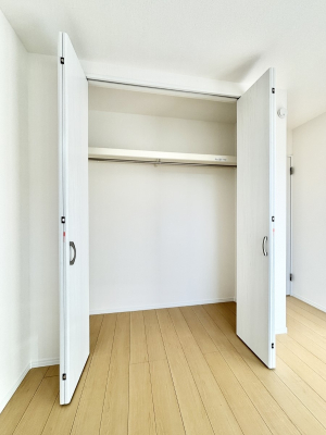 ���[ �m���̃N���[�[�b�g�B���s��������̂Ō���̈ߗނ�����������܂�܂��B