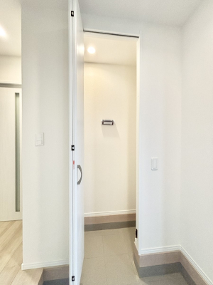 ���[ �V���[�Y�C���N���[�N�t���I�J���x�r�[�J�[���u���܂��B