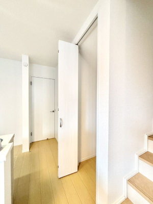 ���̑����� ���r���O���[�B�����Ɏ��[������ƕ����W�܂�LDK���X�b�L���Еt�������ł��ˁB  