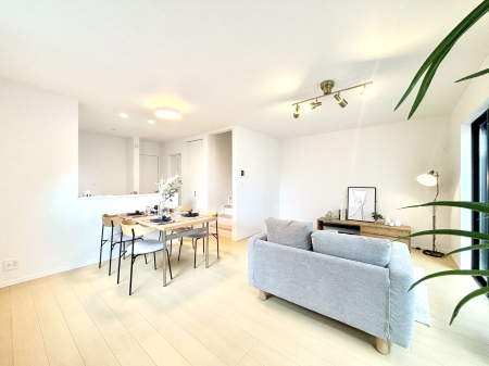 ���r���O ���Ƒ��̓��₩�Șb�����ŕ�܂�閾�邢���r���O