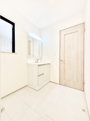 ���̑� ����������z���C�g�J���[����Ƃ��������h���[�X�y�[�X