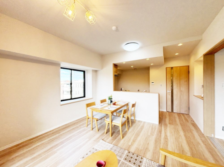 ���r���O ���Ƒ��̓��₩�Șb�����ŕ�܂�閾�邢���r���O