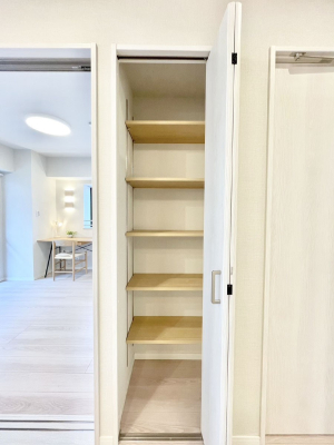 ���̑����� ���r���O���[�B�����Ɏ��[������ƕ����W�܂�LDK���X�b�L���Еt�������ł��ˁB  