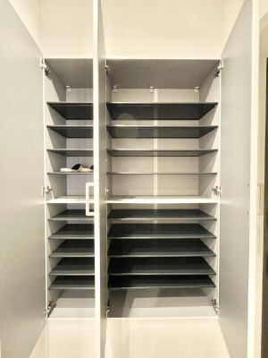 ���̑����� �����Ղ���[�ł���V���[�Y�{�b�N�X�ŉƑ��S���̌C���A���ւ�������B  