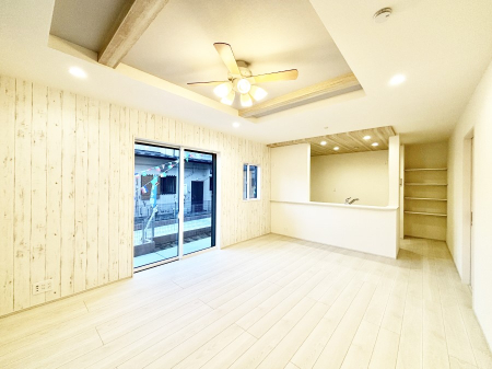 ���r���O ���Ƒ��̓��₩�Șb�����ŕ�܂�閾�邢���r���O