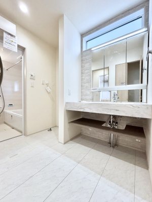 ���̑� �L�X�Ƃ�Ƃ�̂��郉���h���[�X�y�[�X�B  