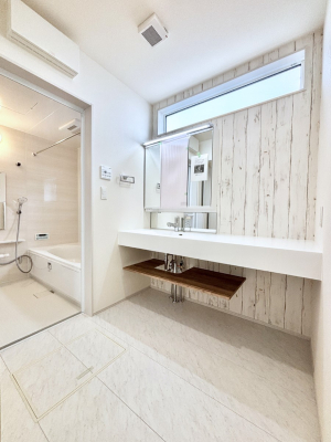 ���̑� �L�X�Ƃ�Ƃ�̂��郉���h���[�X�y�[�X�B  