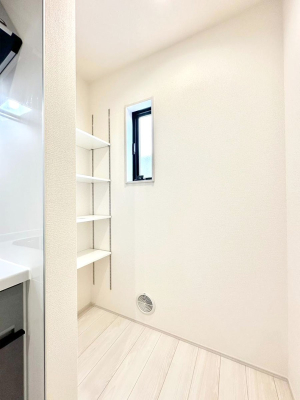 ���̑����� �L�b�`���ɂ̓p���g���[�I�H�ނ̃X�g�b�N�͂������A���p�i�̎��[�Ȃǎg�����͂��낢��I