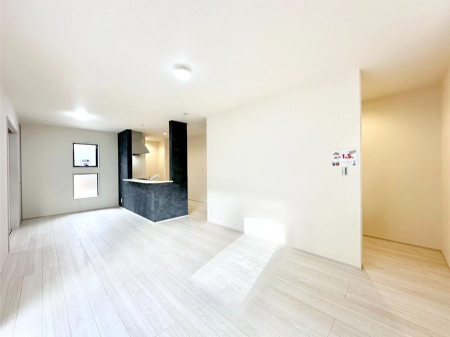 ���r���O �Z�ޕ��̌��������o�����A�C���e���A���l����̂��y���݂ȃ��r���O�ł��I 