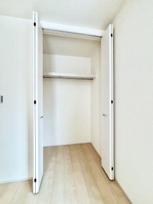 ���[ �m���̃N���[�[�b�g�B���s��������̂Ō���̈ߗނ�����������܂�܂��B