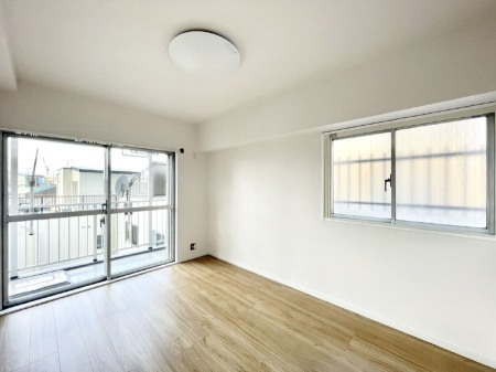 ���̑����� �o���R�j�[���J�������v���X���Ă����m��  